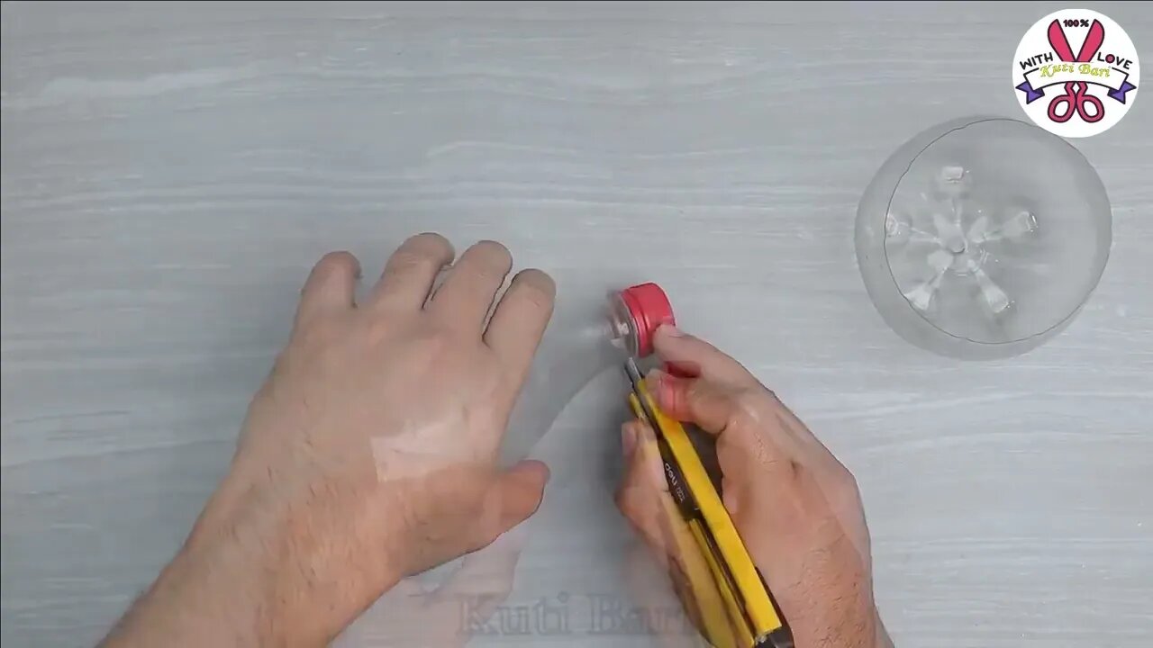 Plastic bottle flower vase making