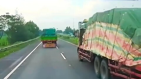 Short Video of JMJ Truck Convoy in Cipali