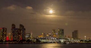 Super lua iluminou o céu da Califórnia no primeiro dia do ano