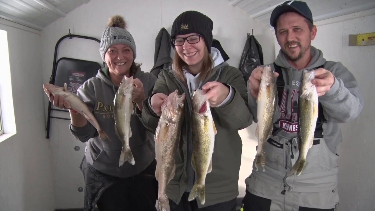 MidWest Outdoors TV #1765 - Lake of the Woods Ice Adventure at Arnesens Rocky Point