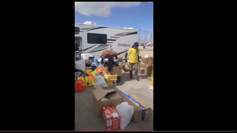 🇺🇸 PEOPLE'S CONVOY - BARSTOW - organizing in the lot at Adelanto Stadium. Brian Base, Organizer.