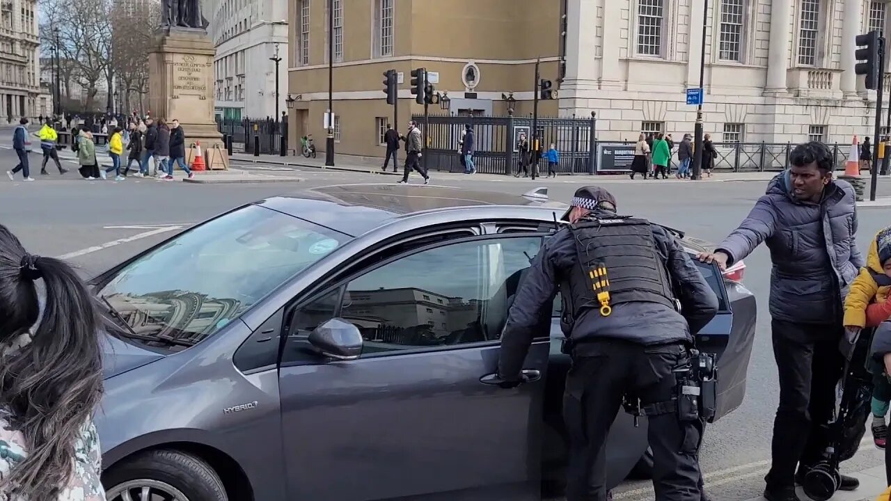 Stop here again and we will take your car #horseguardsparade
