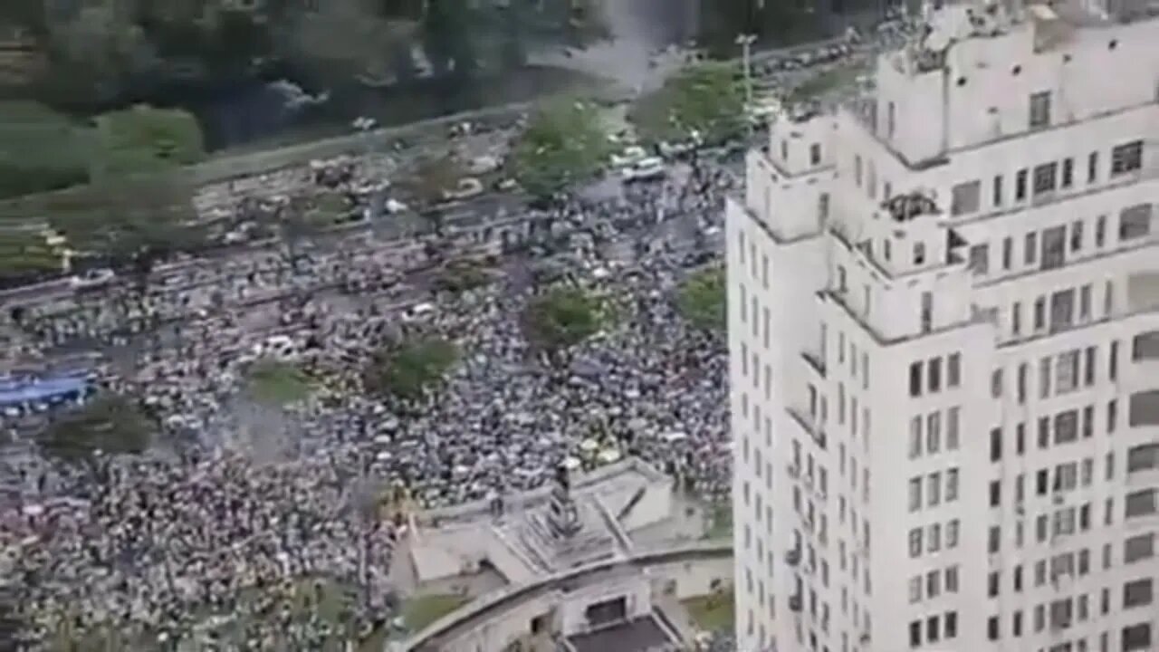 BRAZIL IS EXPLODING-MILLIONS PROTESTING ON THE STREETS-BRASIL ESTÁ EXPLODINDO - MILHÕES PROTESTAM