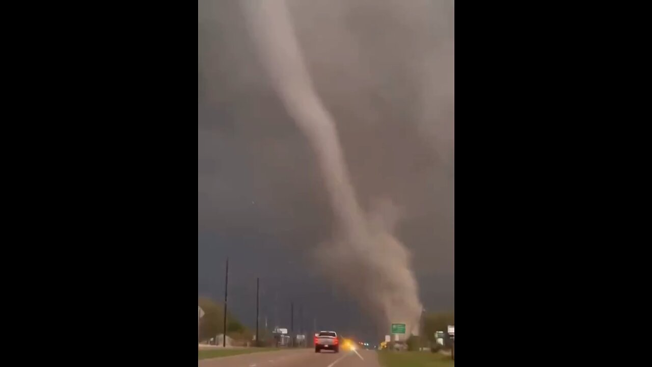 Watch: MASSIVE TORNADO KANSAS