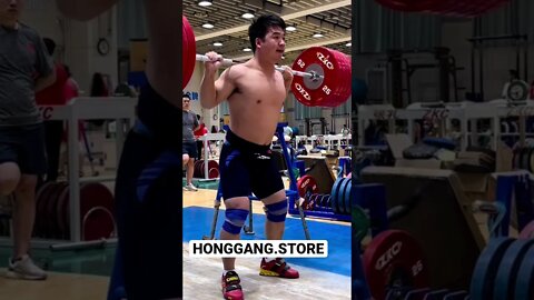 Tian Tao goes ham with 270kg squats