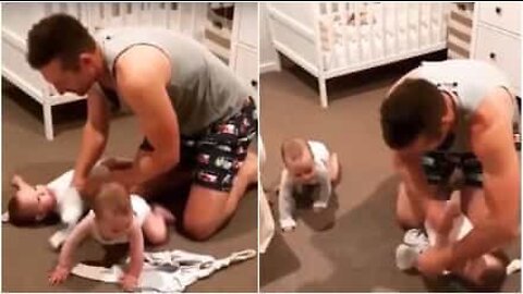 双子の赤ちゃんをベッドで寝かしつける戦い