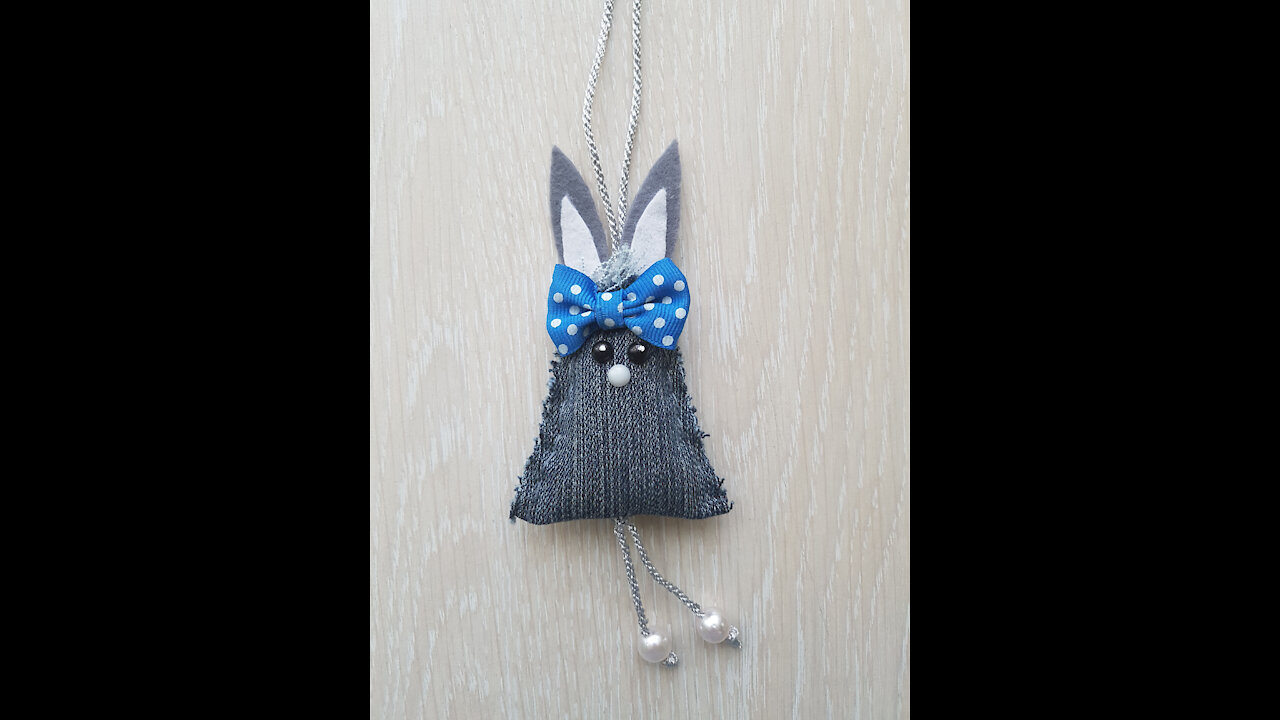 Where to use leftover old jeans? DIY a toy pendant