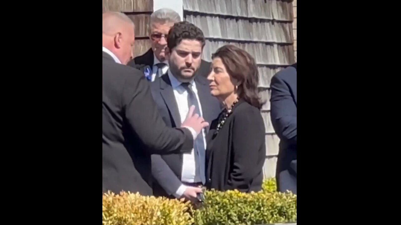 New York Governor Kathy Hochul got ejected from Police Officer Jonathan Diller’s wake