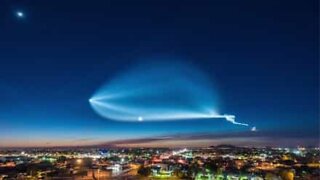 Razzo lanciato dalla SpaceX ha creato un effetto incantevole nei cieli americani