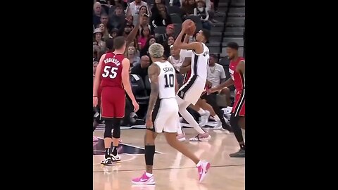 How Do You Guard Wemby?? #nba #viral #basketball #wemby #spurs #nbahighlights #basketballhighlights