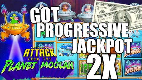 Max Bet JACKPOT! Invaders Attack from the Planet Moolah!