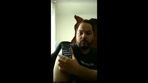 Man claims that after having the Pfizer his arm can now charge his mobile phone