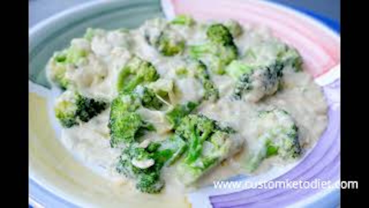 Keto Broccoli in Mozzarella and Parmesan Sauce