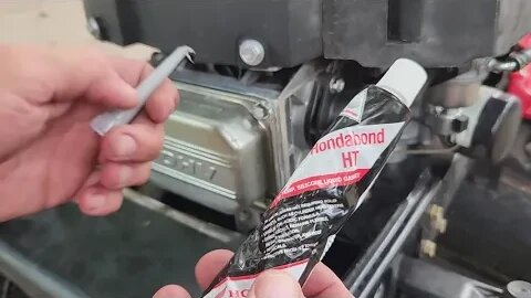 Briggs and Stratton Common Valve Cover Oil leak with Hondabond HT