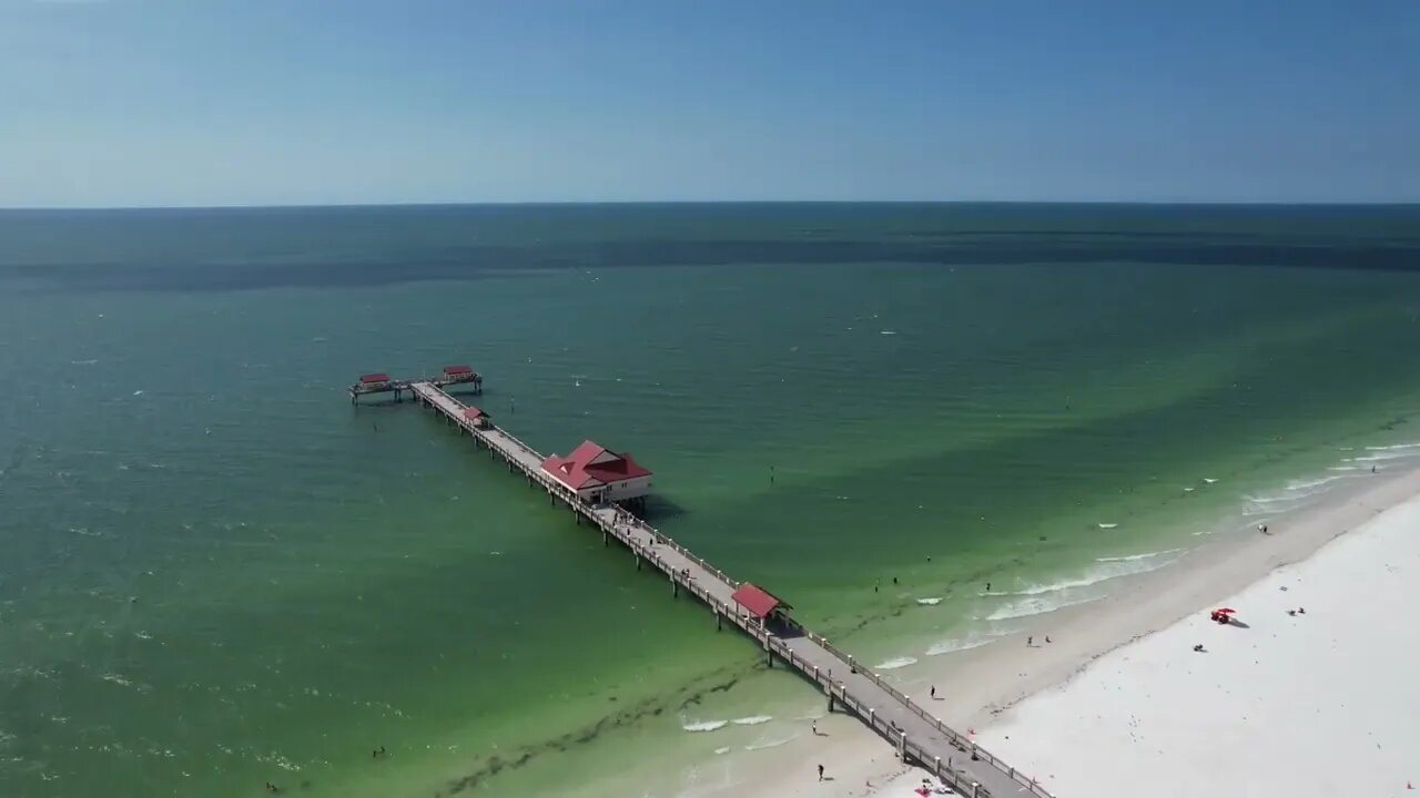 Clearwater Beach Pier 61 awaits Hurricane Ian