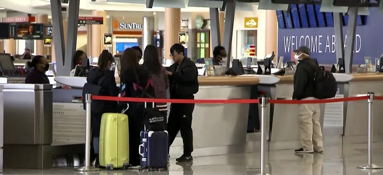 Airlines report busy weekend of travel