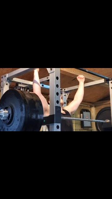 Laughably Easy 3x4 132.5 Kgs PAUSED squats.