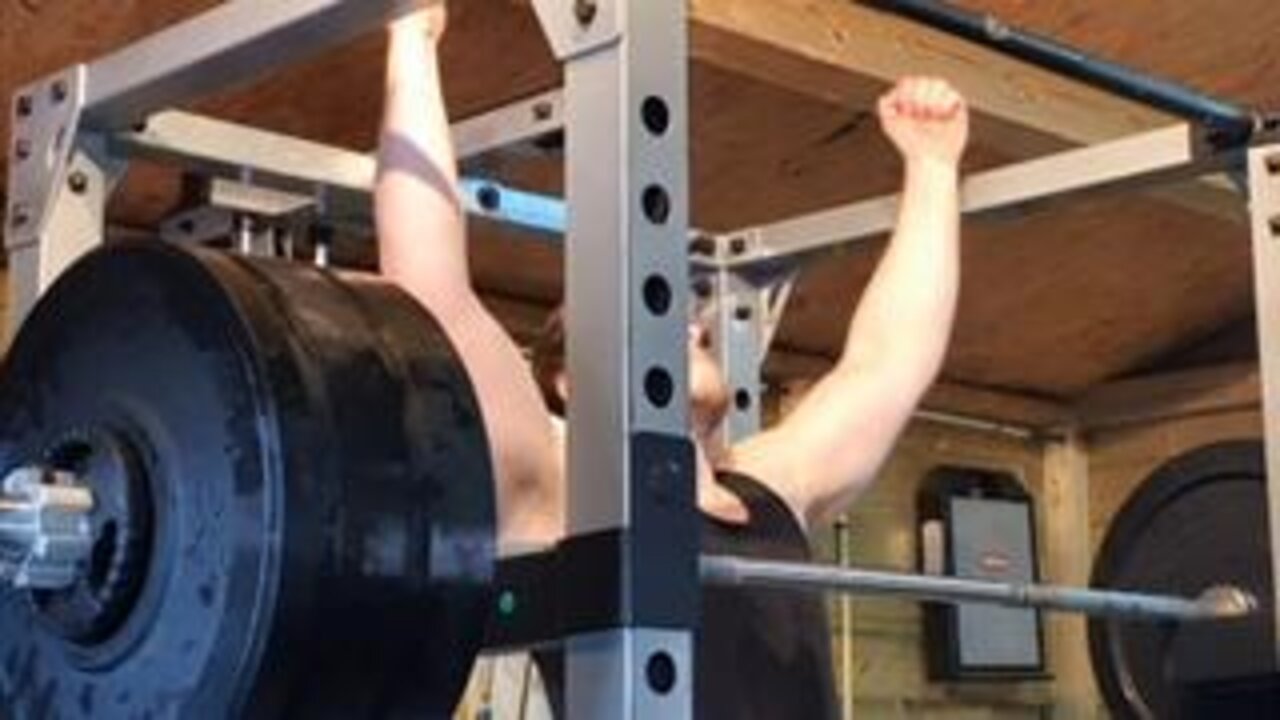 Laughably Easy 3x4 132.5 Kgs PAUSED squats.