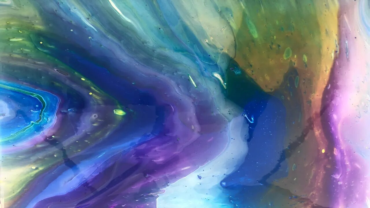 Transparent layering with an acrylic pour