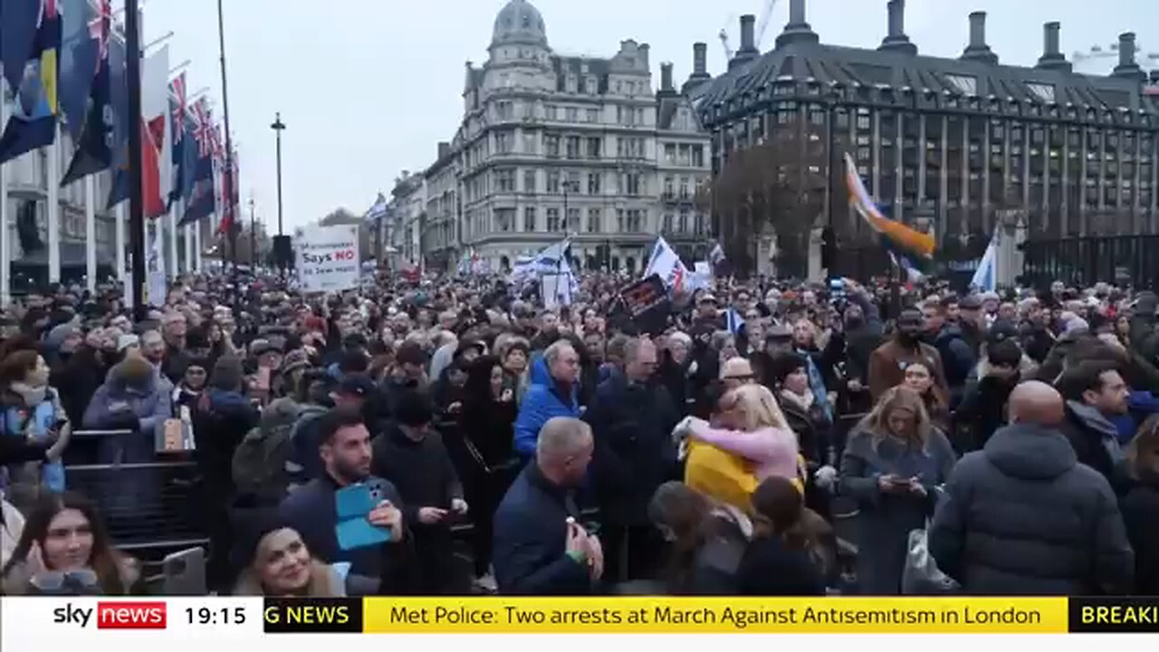 UK: 60,000 people march against antisemitism in London