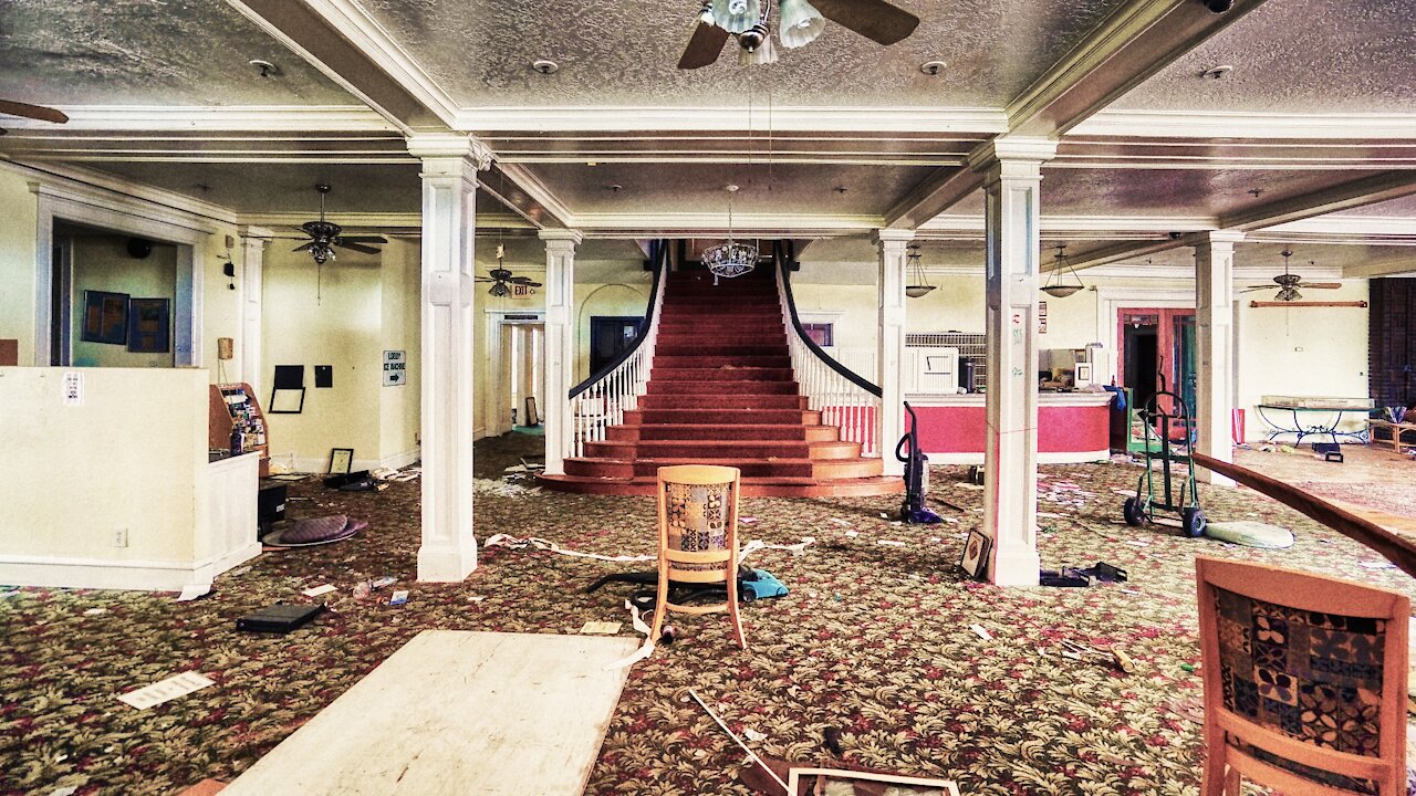 Beautiful Abandoned Hotel With A Basement In Florida