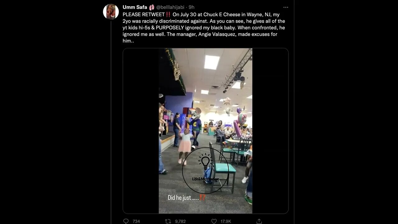 Chuck E Cheese Racism 😱 Little Black Girl Suffer Racism After Chuck E Cheese Mascot Avoids High Five