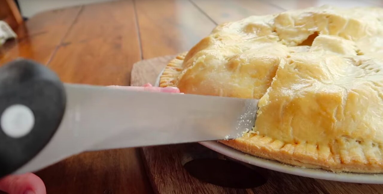 HOW TO MAKE TRADITIONAL IRISH APPLE TART