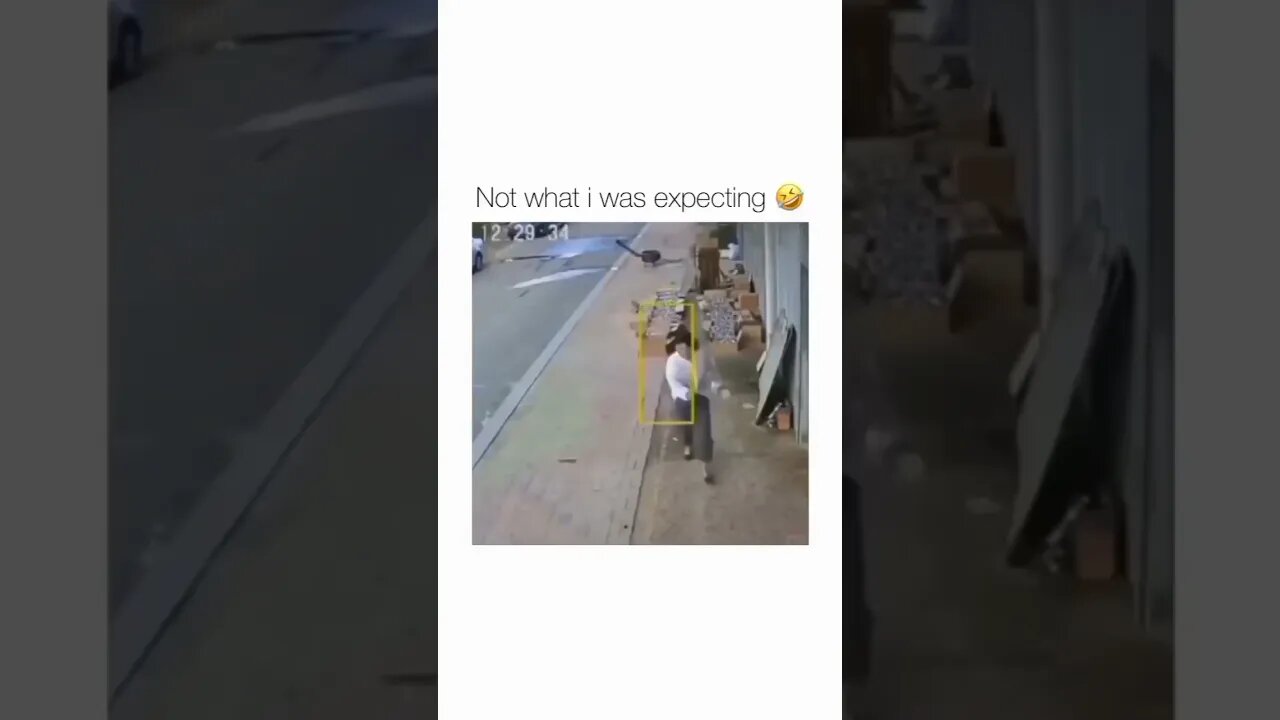 Why was she running 🥺🥺😹 ? #shorts #viral #reels #shortvideo #subscribe #lol #funny #fear