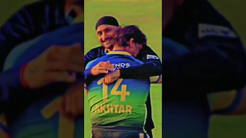 shaoib akhtr and harbhajan singh love moment 💞💞||#youtubeshorts #viralshort #psl8 #legendleague2023