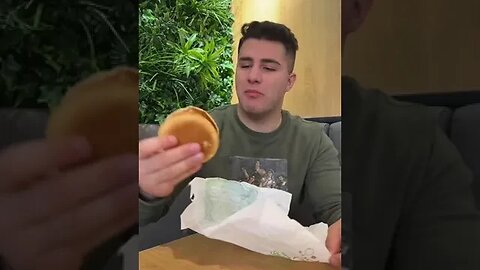 TESTEZ CEI MAI IEFTINI BURGERI DE LA BURGER KING #oguritamica #mancare #mancaciosul #food #romania