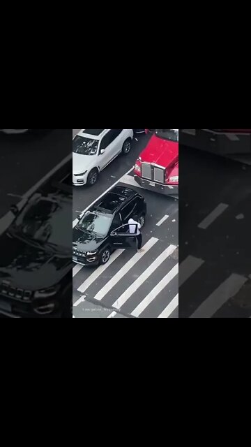 You ain’t in NY if you don’t get honked at 0.5 seconds after the light turns green. 😆