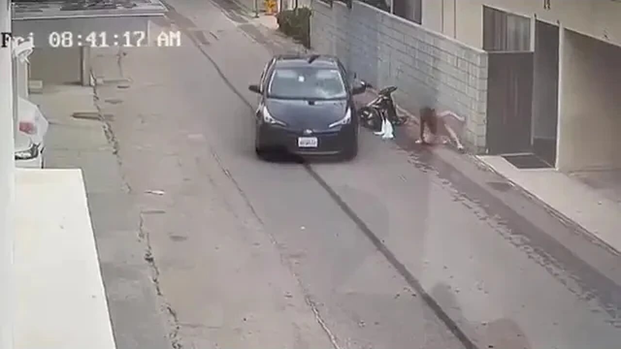 Woman gets hit by car to save her child, then another vehicle prevents the driver from escaping