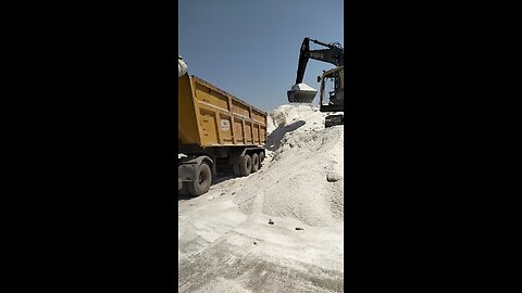 Salt loading with Volvo hitachi