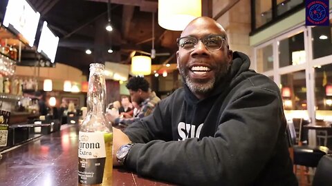 AROUND NASHVILLE - EPISODE 23 - EATING AT BAR LOUIE'S IN NASHVILLE, TN - THE GULCH AREA - GOOD FOOD!
