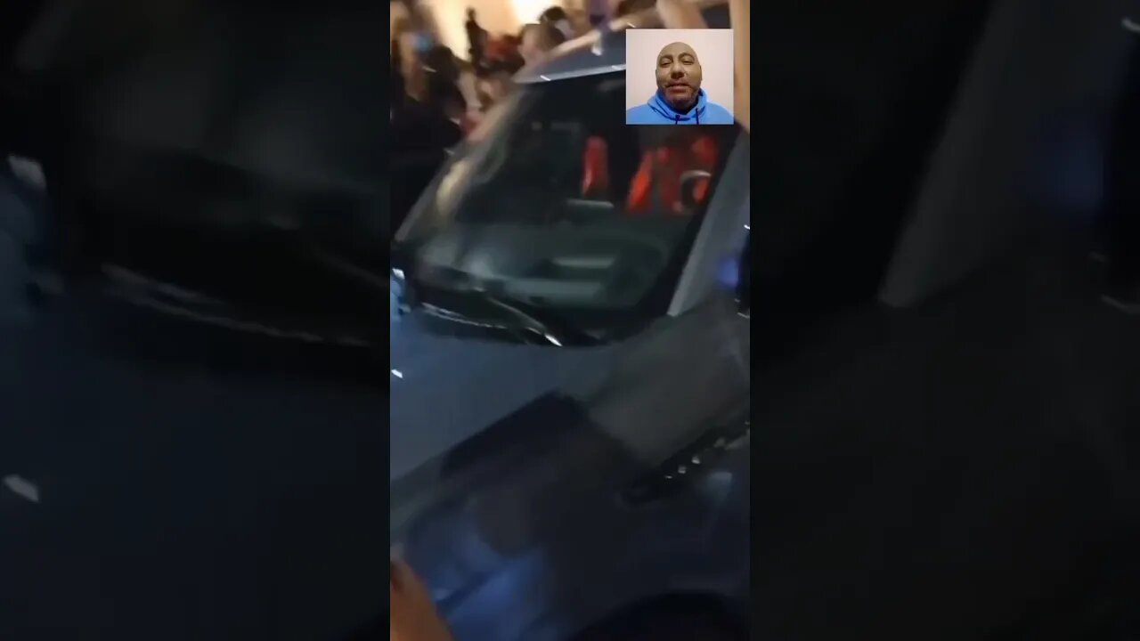 الملك محمد السادس يلبس التوني المغربي في شوارع الرباط ويلوح للمغاربة بالعلم المغربي ♥️