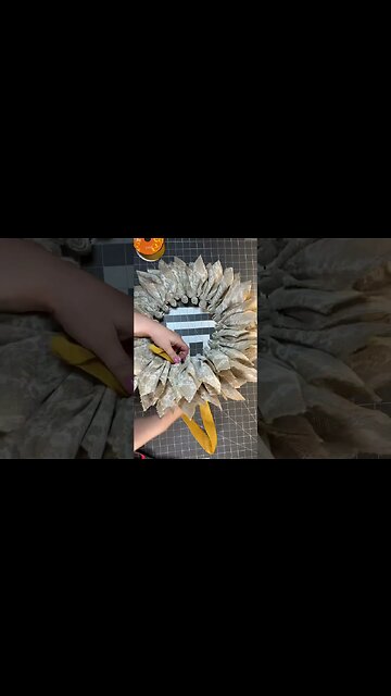 How to Make a Fall Wreath | #shorts #julieswreathboutique #wreathmaking #falldecor