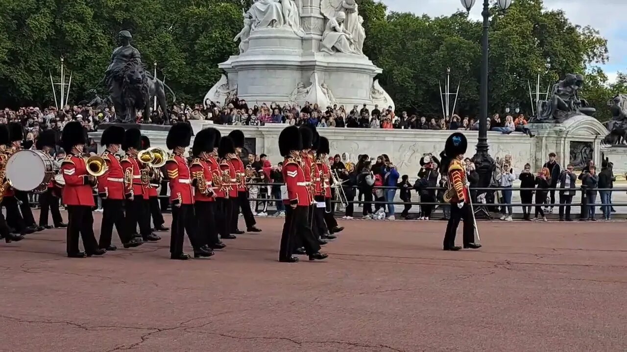 The kings Guards and musical support band #buckinghampalace