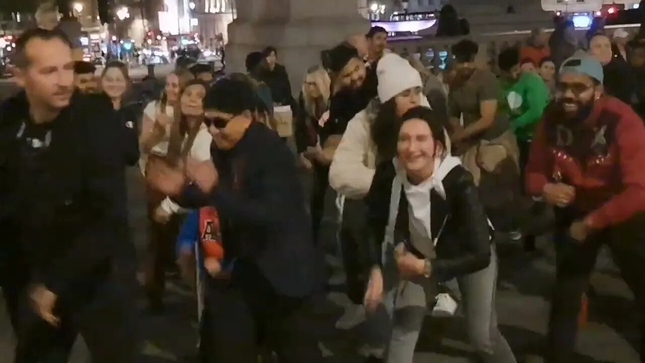 Mass dance trafalgar Square Bruno Mars up town funk #london