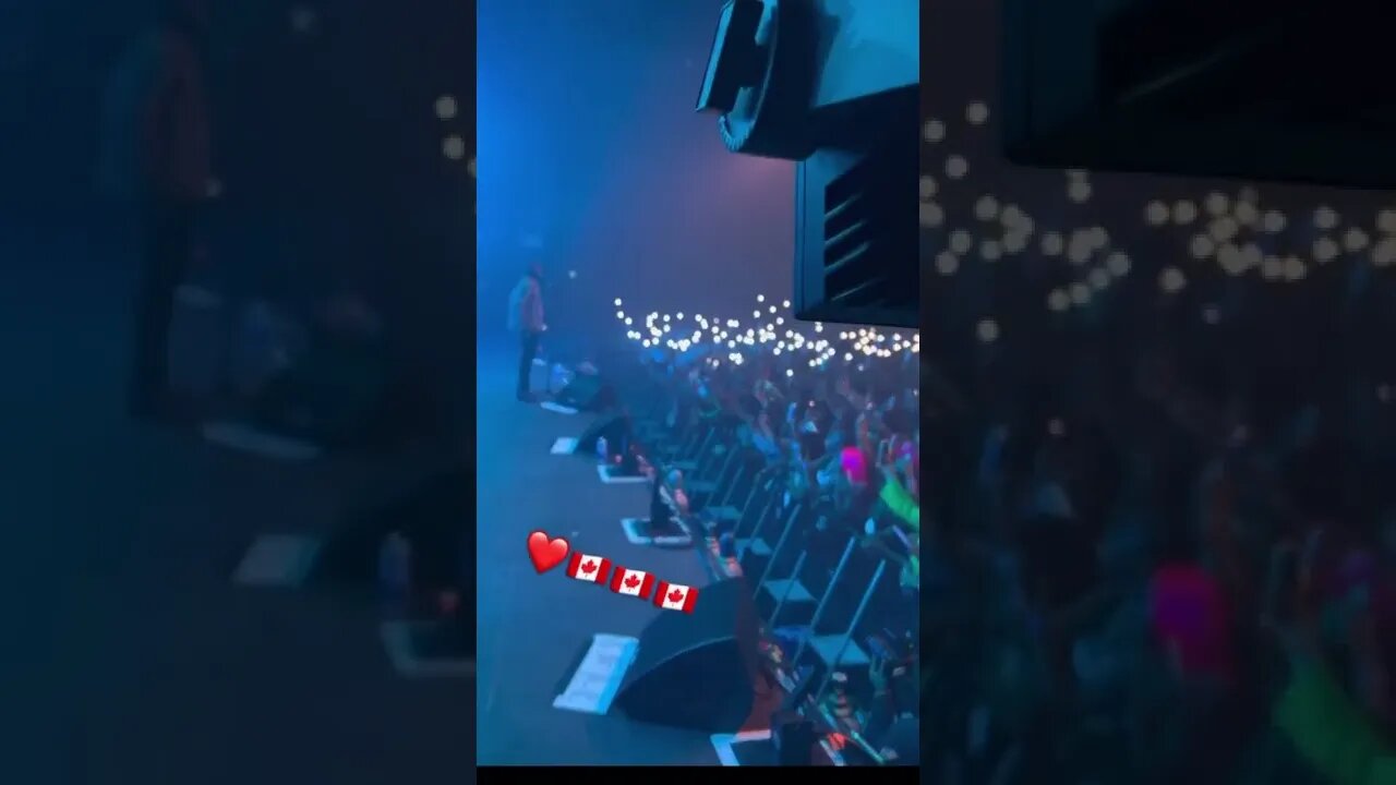 Davido’s Entrance at his sold-out show in Toronto. #WRBLOTour