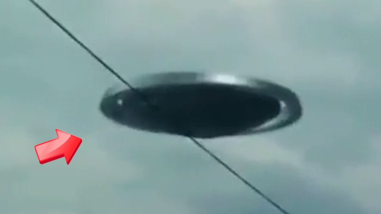 Sighting of a strange saucer-shaped UFO over the city [Space]