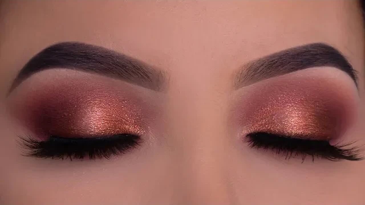 Soft Wearable Holiday Makeup Tutorial