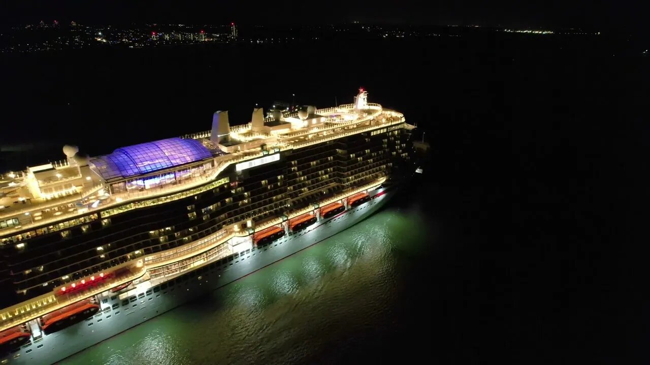 Cunard Queen Victoria and P&O Arvia New cruise ship drone footage 23/12/2022