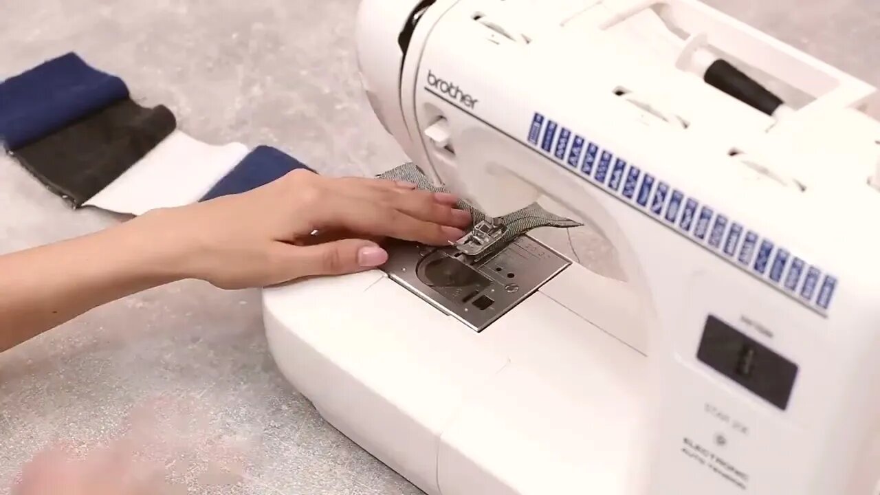 A tutorial on how quickly to sew a bag out of old jeans - sew a bag with 2 compartments