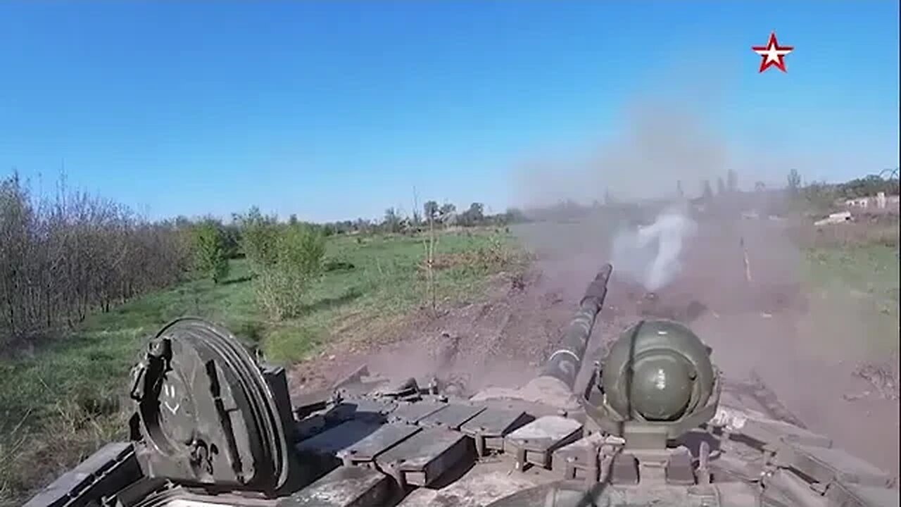 firing points of the Armed Forces of Ukraine from T-72B3 tanks in the LPR
