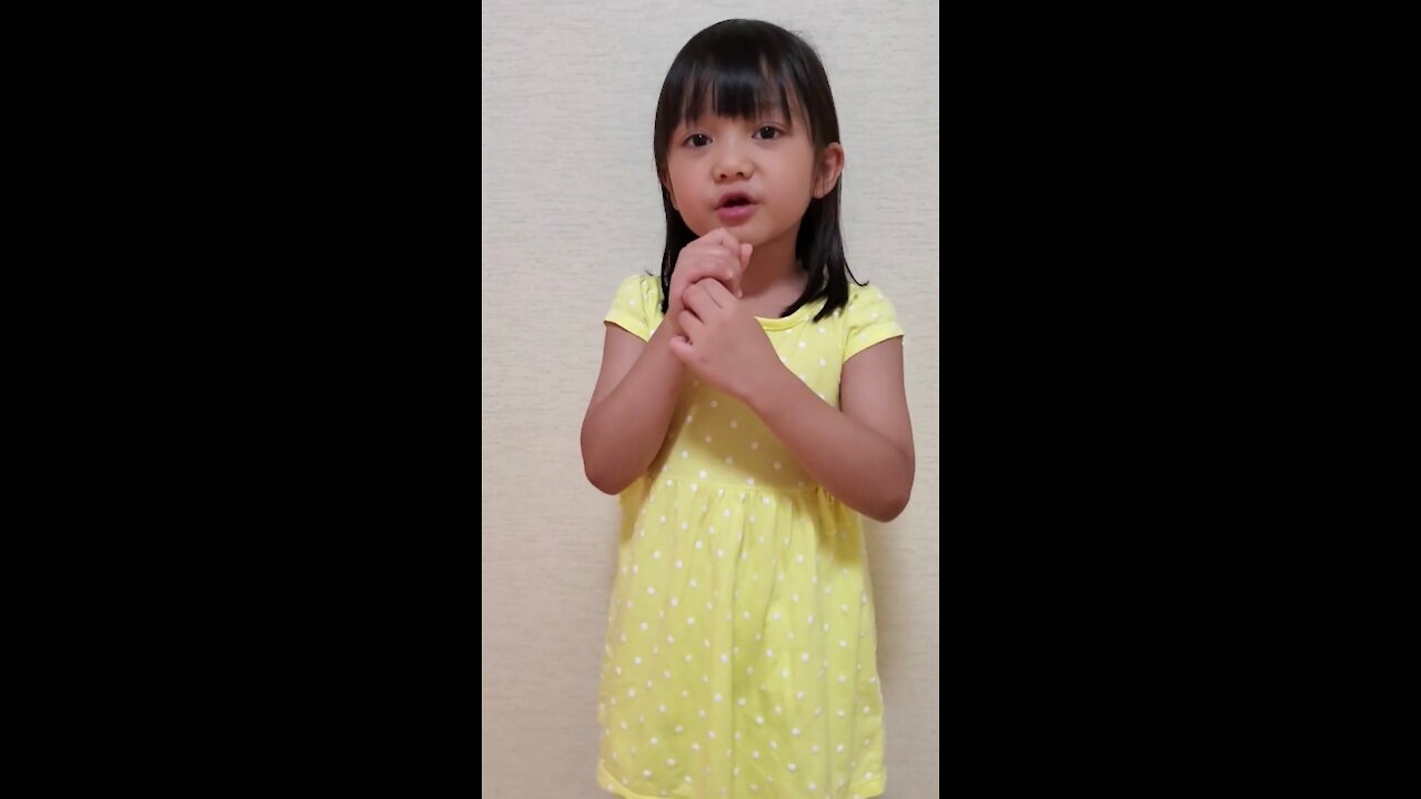 Cute toddler singing a Japanese song