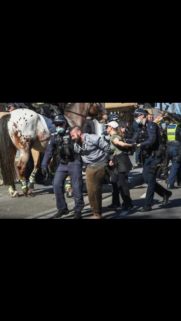 21/08/2021 SCONTRI IN AUSTRALIA A MELBOURNE TRA POLIZIA E MANIFESTANTI