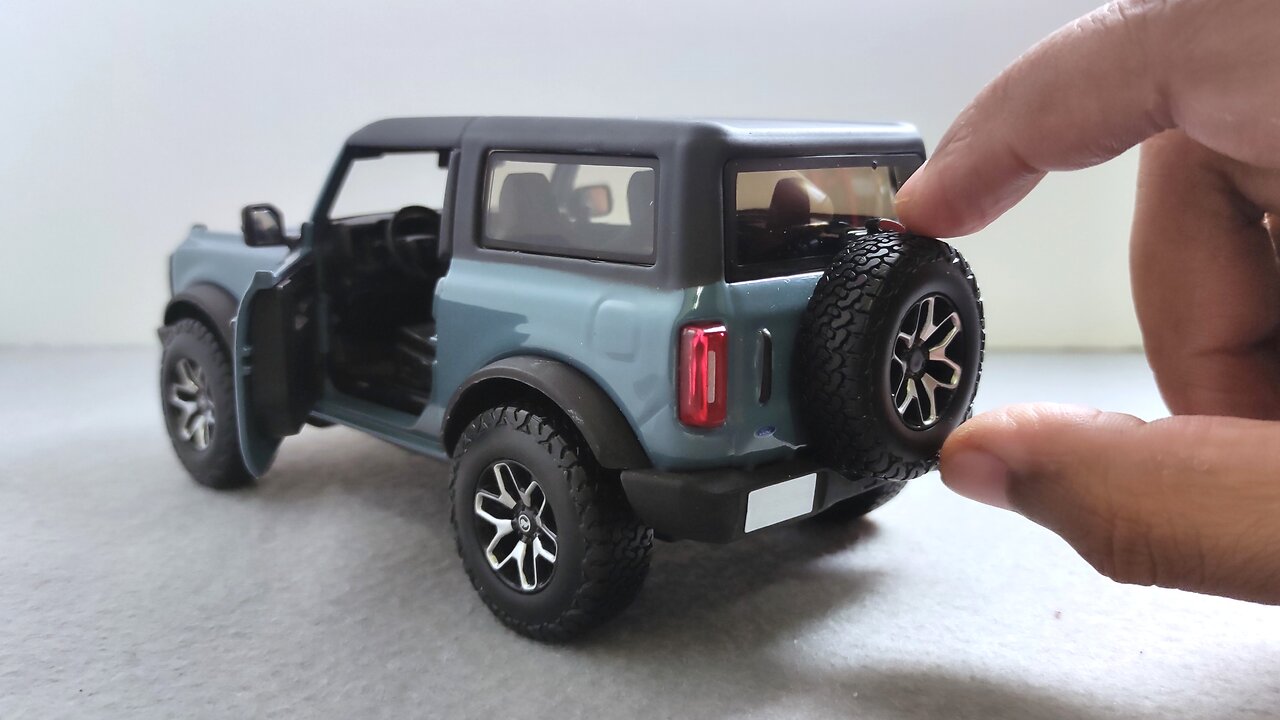 Unboxing Ford Bronco 2022 model |1:24 Scale miniature model | Realistic Diecast