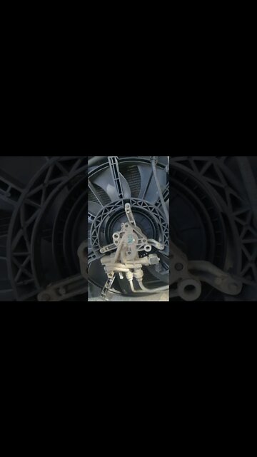 hydraulic cooling fan?? #mechanic #wtf #jeep #chrysler