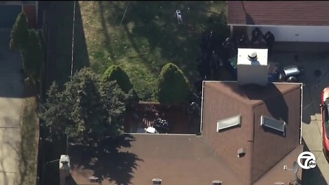 Warren barricaded gunman surrenders after 2-hour standoff with police