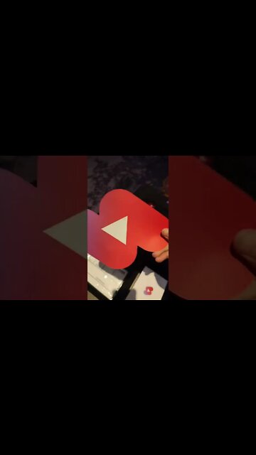 Nge-Shorts Bareng Dapat Merchandise, Apa Sih Isinya?